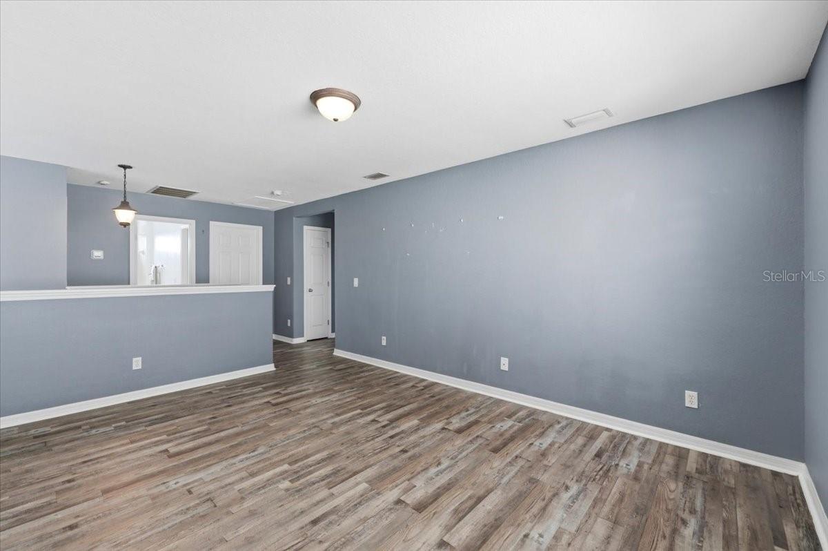 Image 20 of 27 For 8253 Peak Avenue