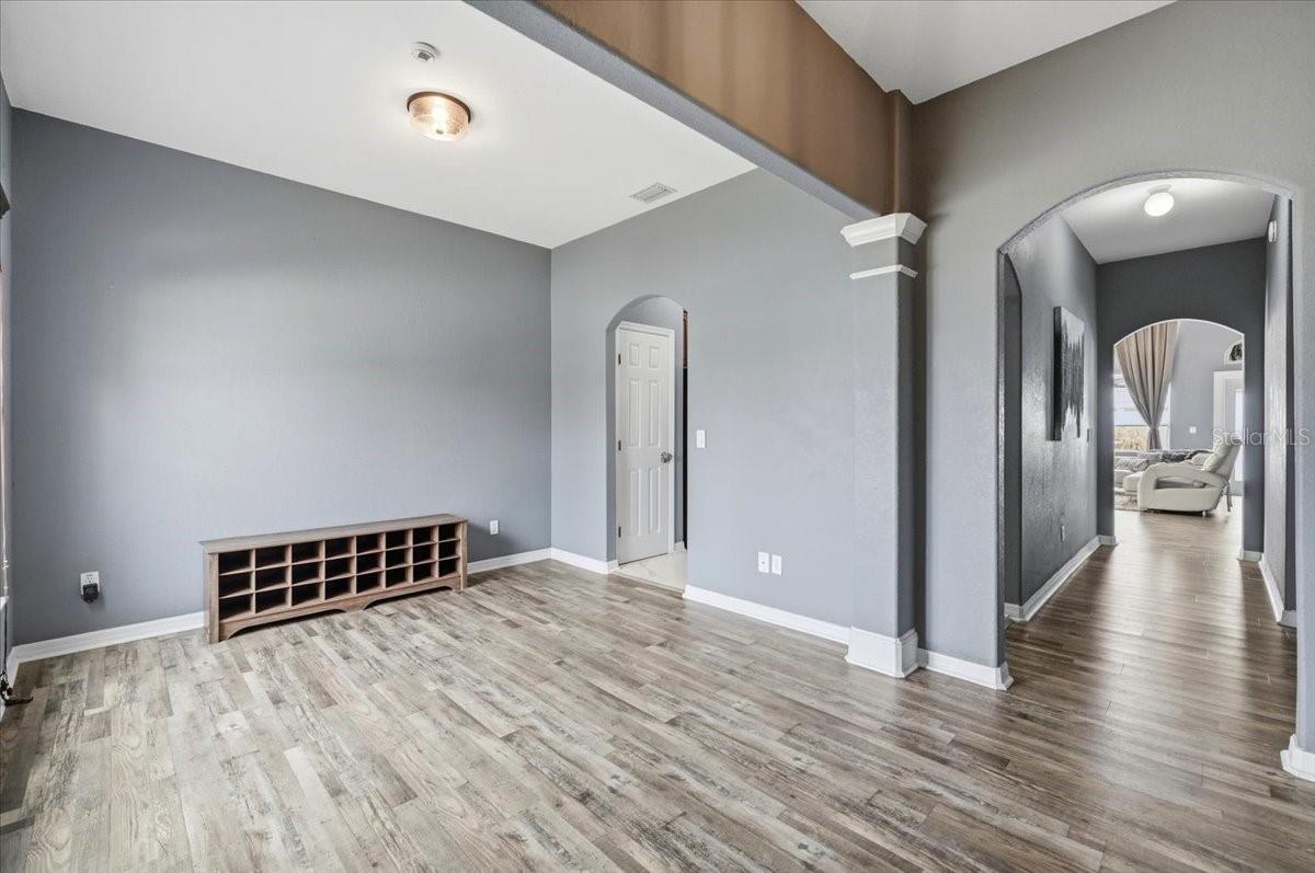 Image 21 of 27 For 8253 Peak Avenue