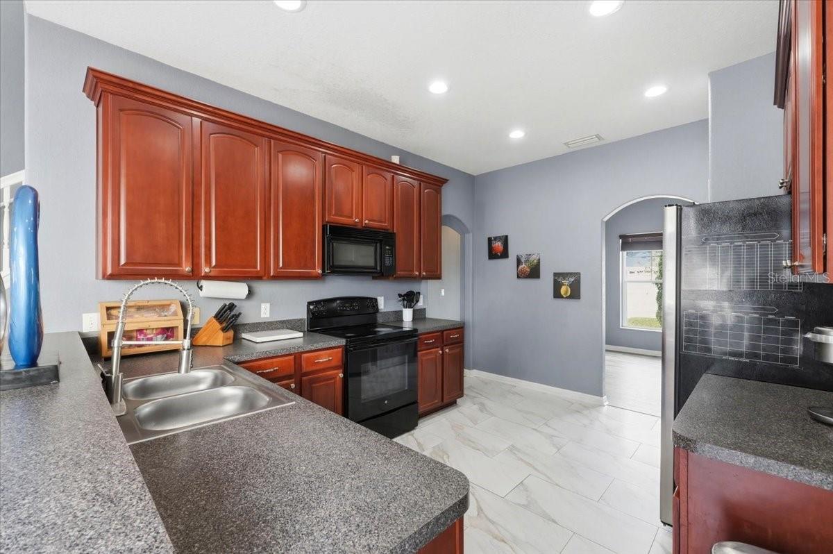 Image 4 of 27 For 8253 Peak Avenue