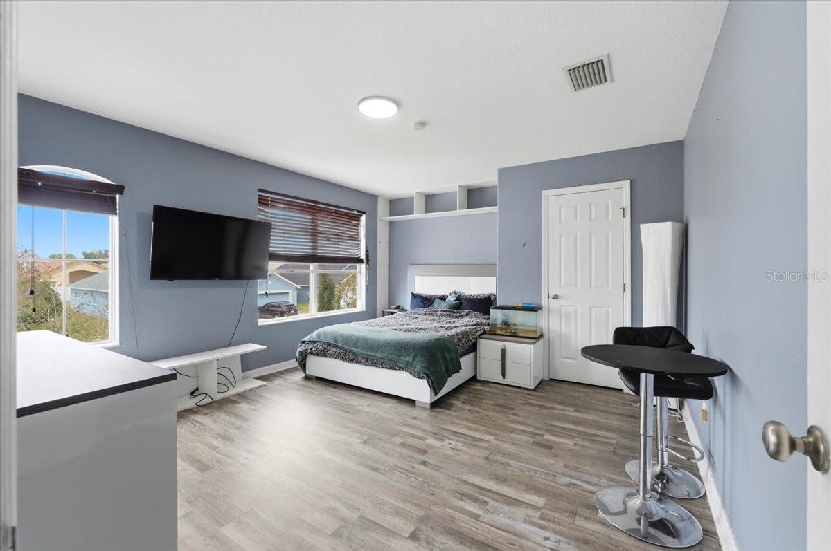 Image 7 of 27 For 8253 Peak Avenue