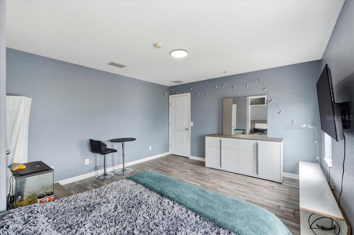 Image 8 of 27 For 8253 Peak Avenue