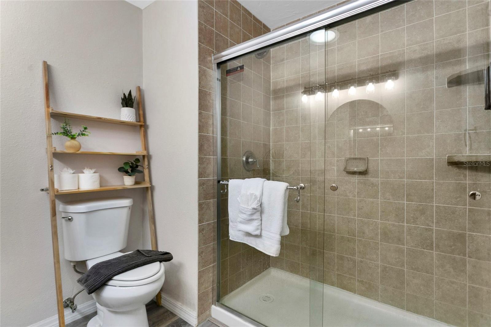 Image 21 of 36 For 2522 Evergreen Drive