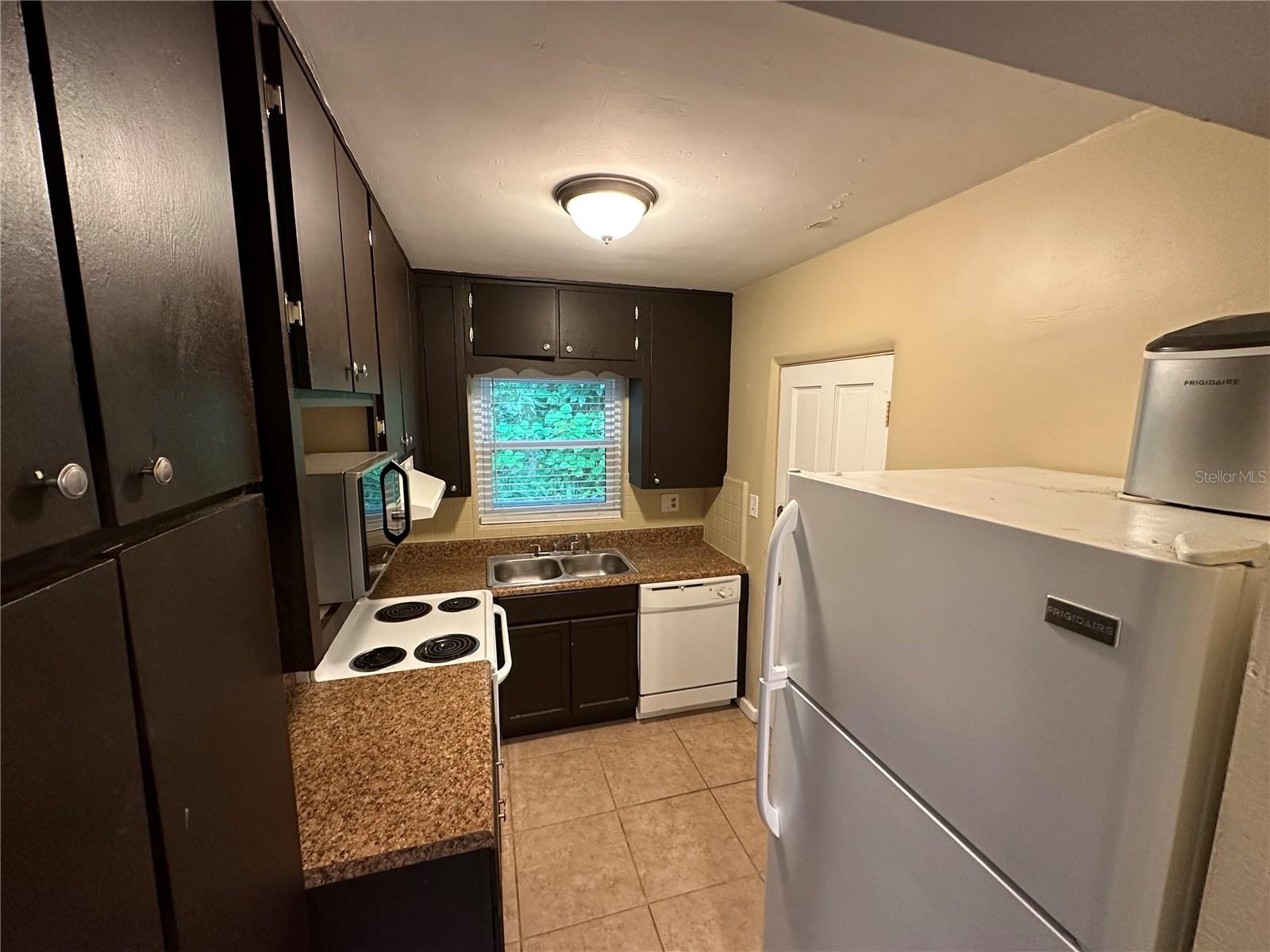 Image 5 of 11 For 1633 Livingston Street