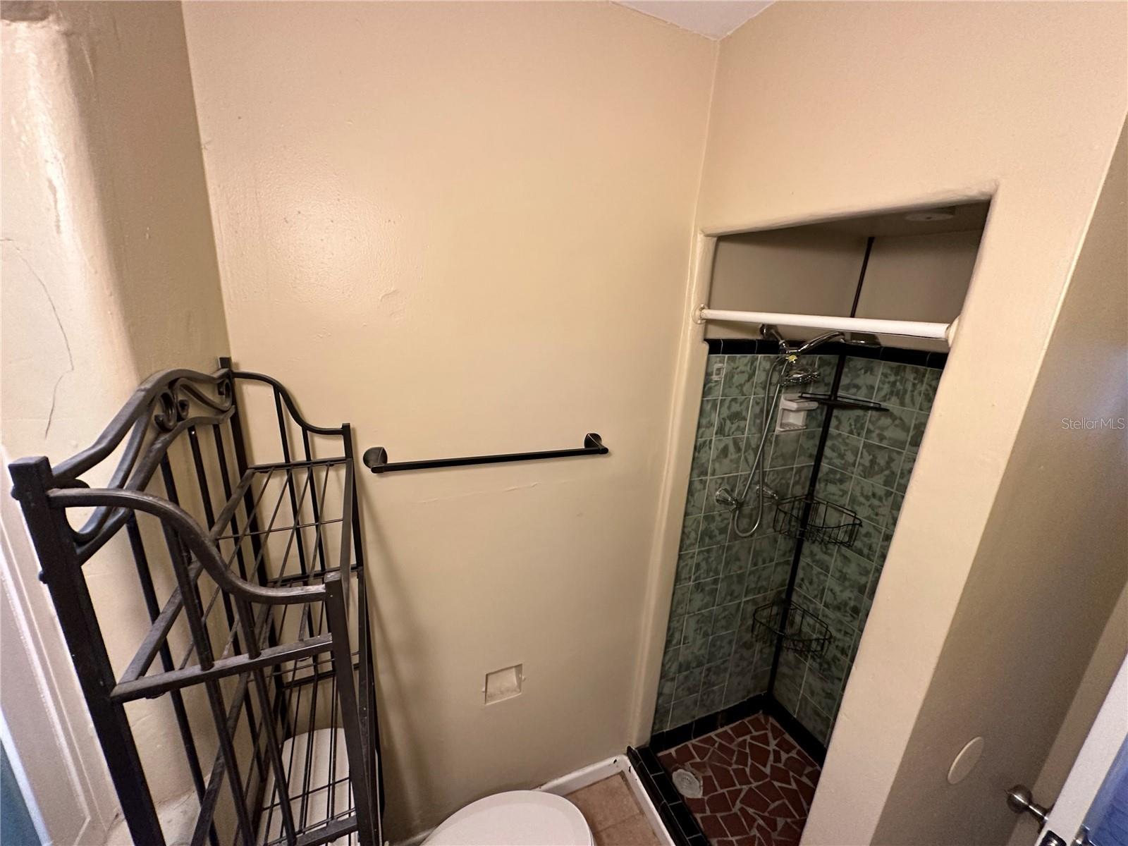 Image 7 of 11 For 1633 Livingston Street