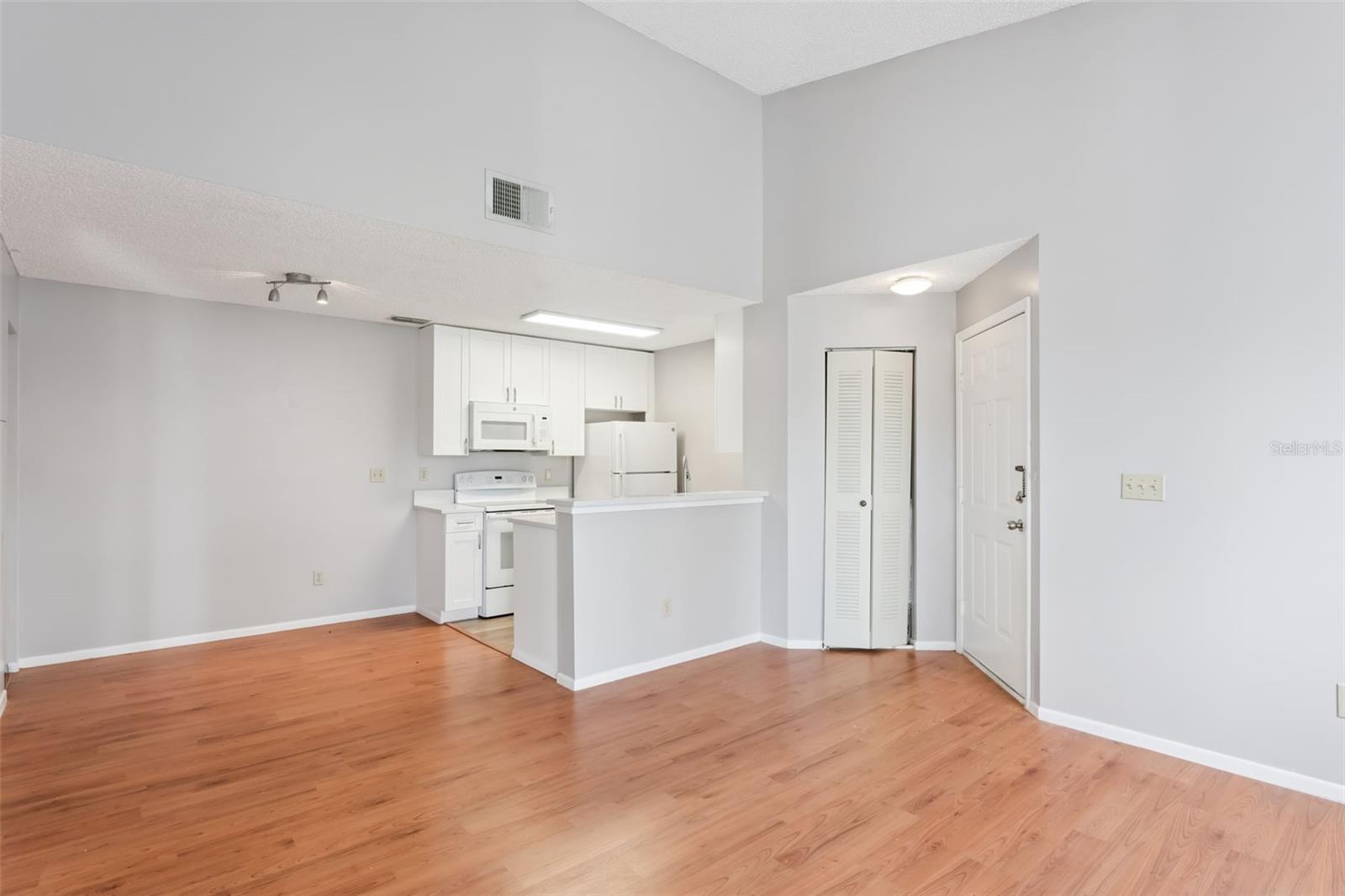 Image 6 of 20 For 711 Sugar Bay Way 313