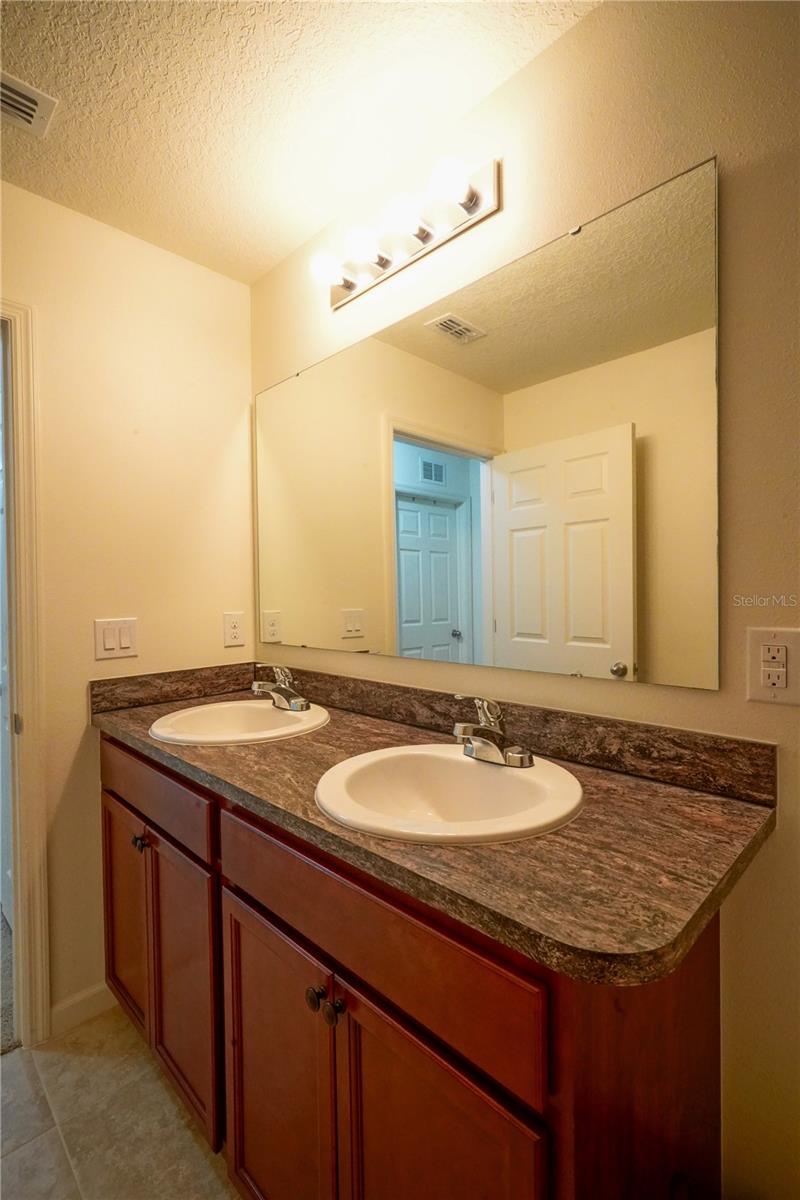 Image 16 of 23 For 436 Great Falls Lane Sw