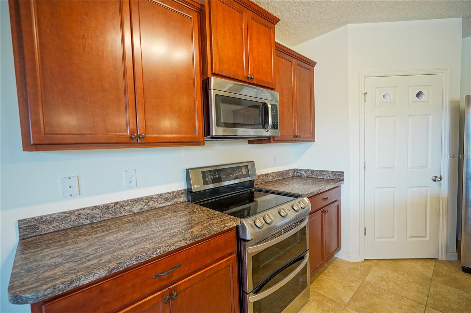 Image 4 of 23 For 436 Great Falls Lane Sw