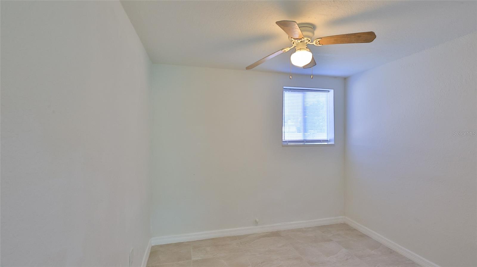 Image 10 of 27 For 326 Hobart Avenue