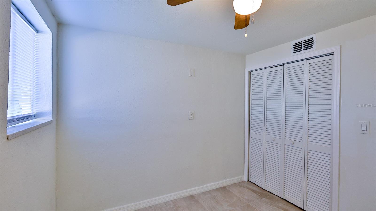 Image 11 of 27 For 326 Hobart Avenue