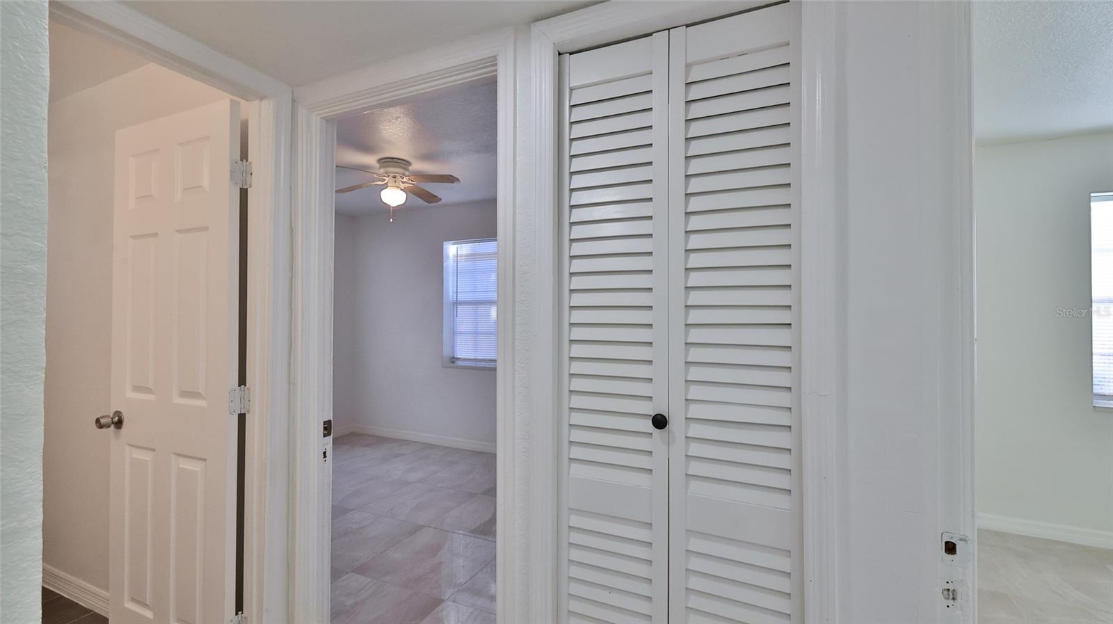 Image 13 of 27 For 326 Hobart Avenue