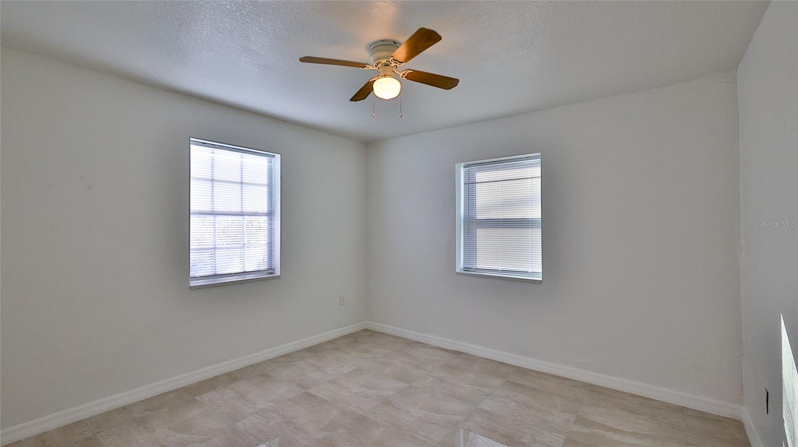 Image 14 of 27 For 326 Hobart Avenue