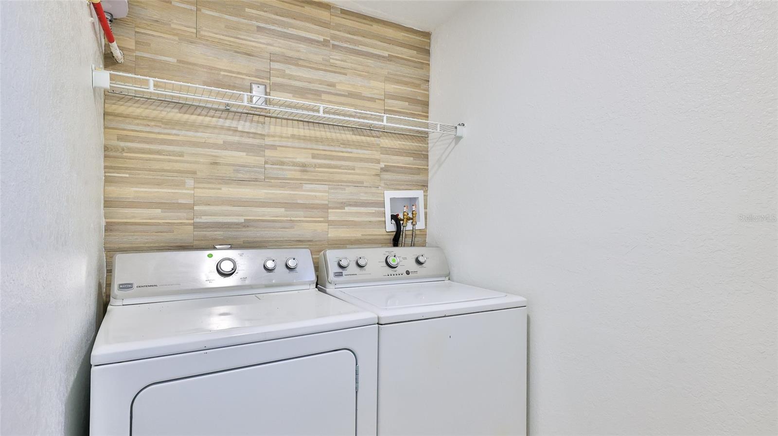 Image 15 of 27 For 326 Hobart Avenue