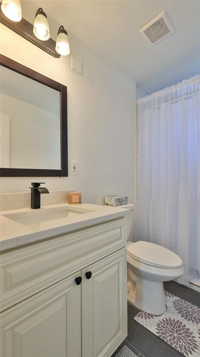 Image 19 of 27 For 326 Hobart Avenue