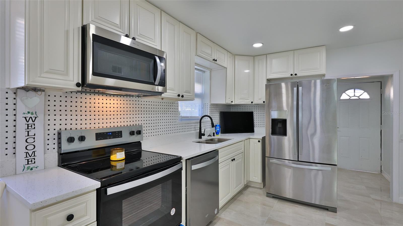 Image 6 of 27 For 326 Hobart Avenue