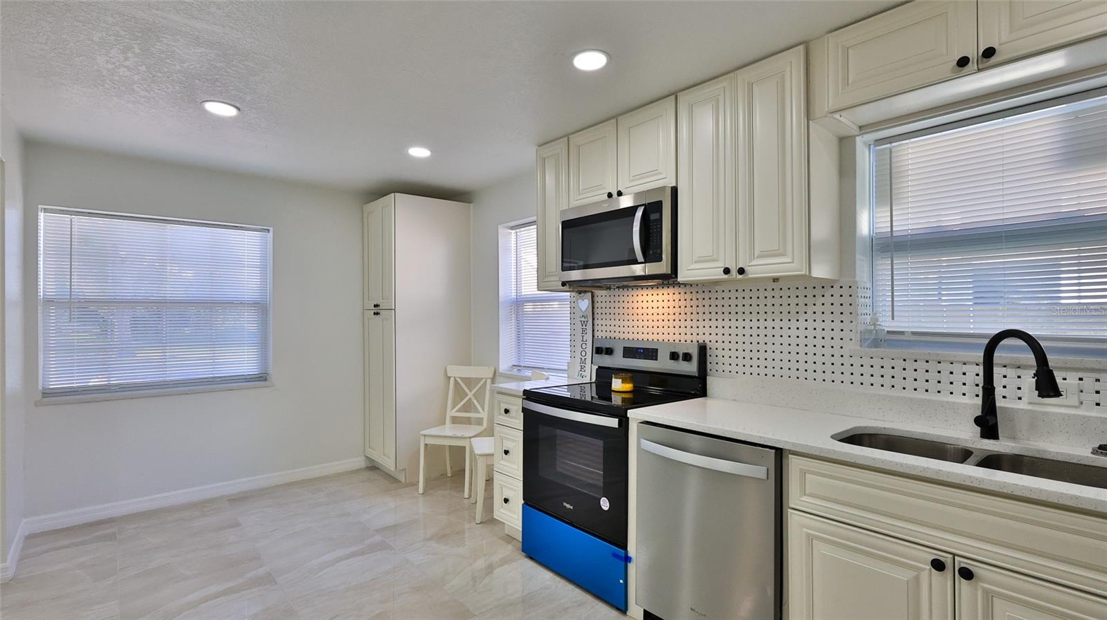 Image 7 of 27 For 326 Hobart Avenue