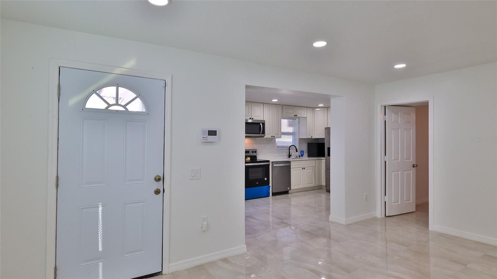 Image 8 of 27 For 326 Hobart Avenue