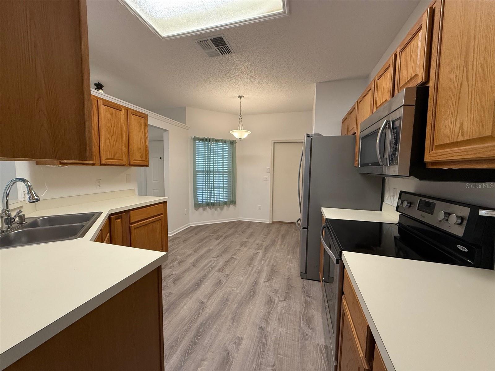 Image 5 of 15 For 1814 Windsor Oak Drive