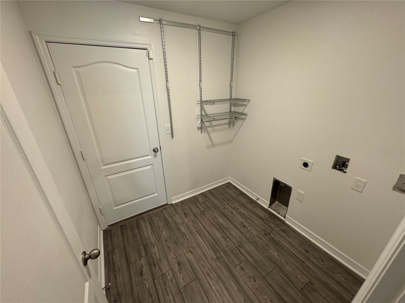 Image 10 of 11 For 233 Kensington View Boulevard