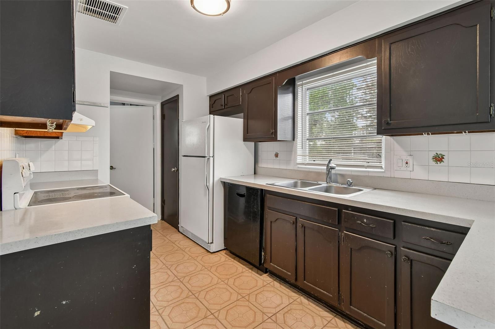 Image 2 of 31 For 7129 Turquoise Lane