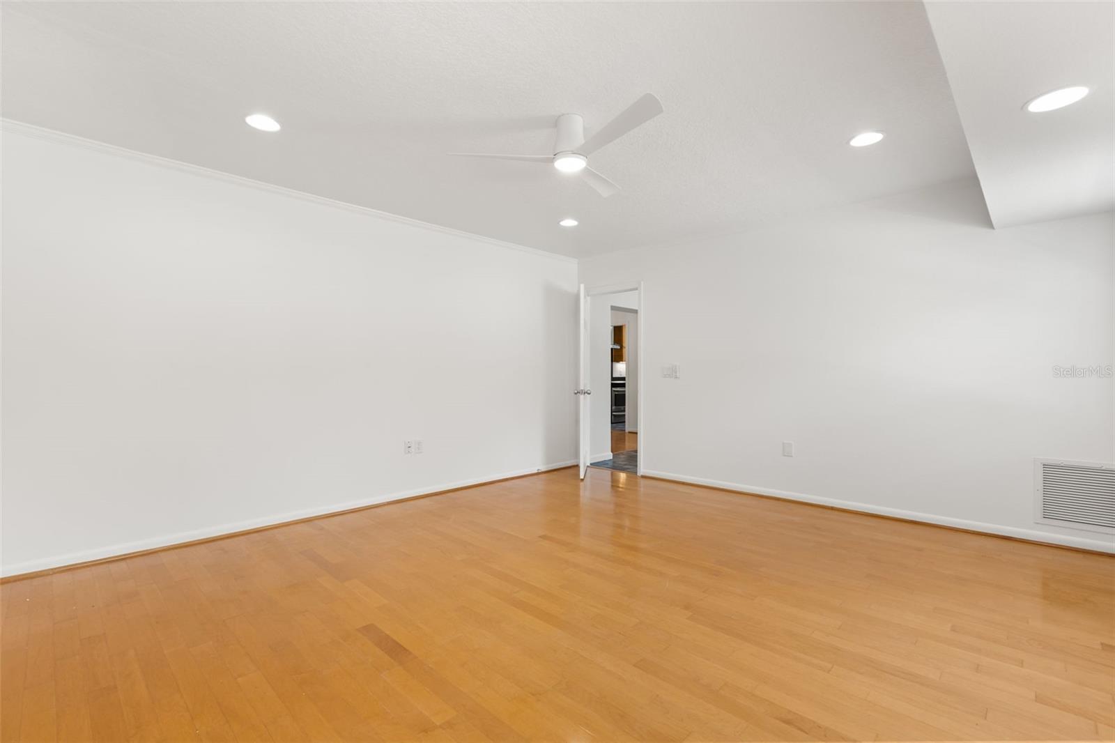 Image 16 of 41 For 1711 Chestnut Avenue