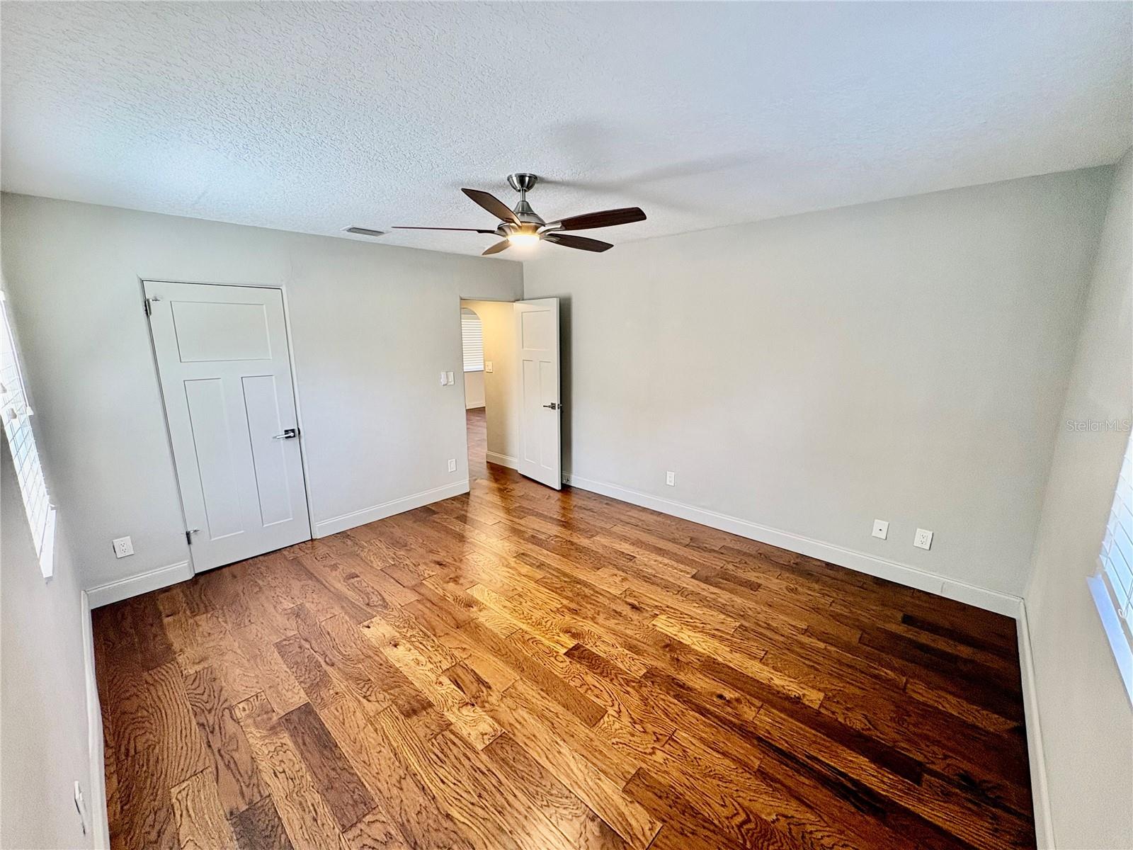 Image 12 of 24 For 438 Lakeview Avenue