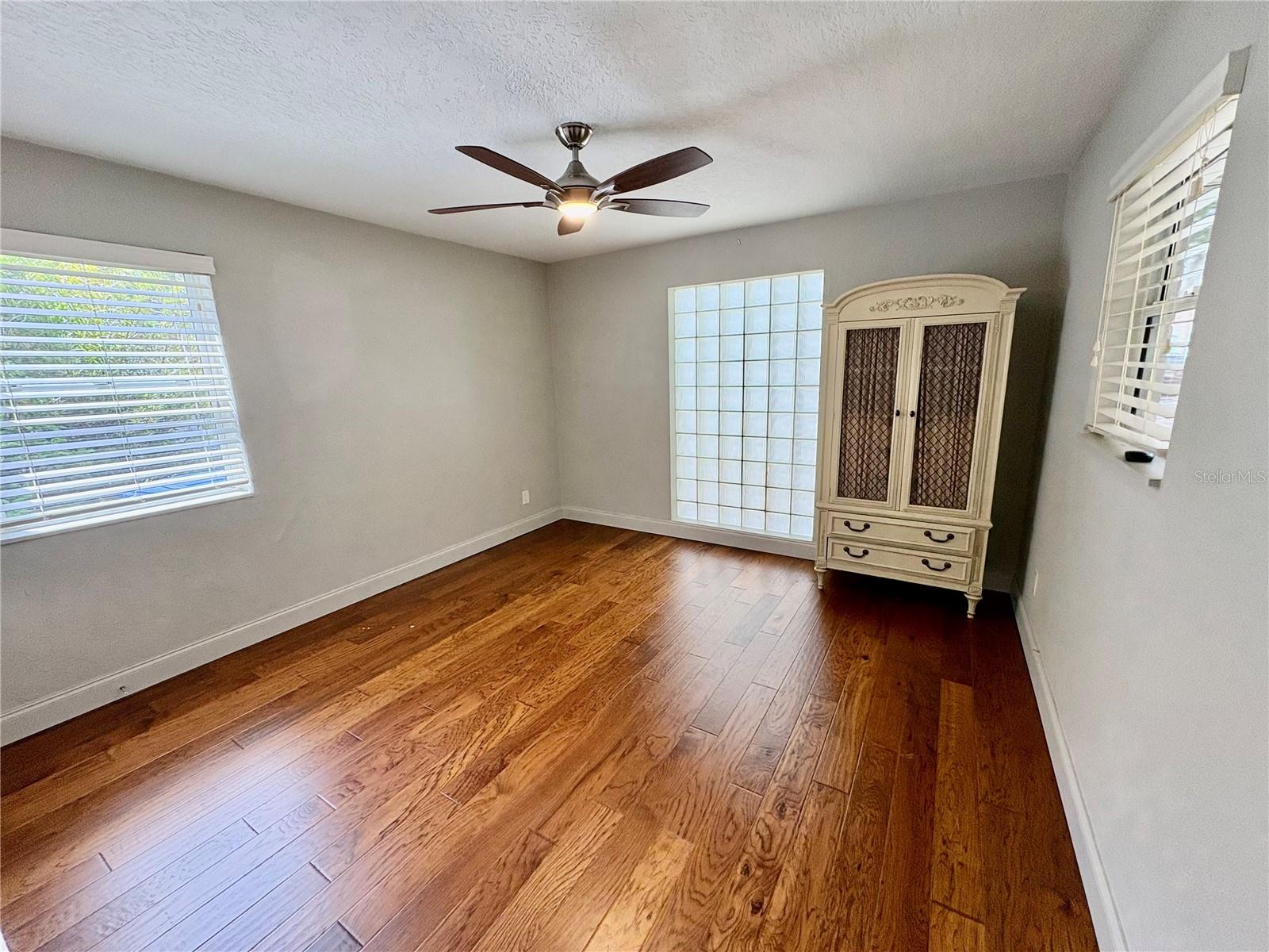 Image 13 of 24 For 438 Lakeview Avenue