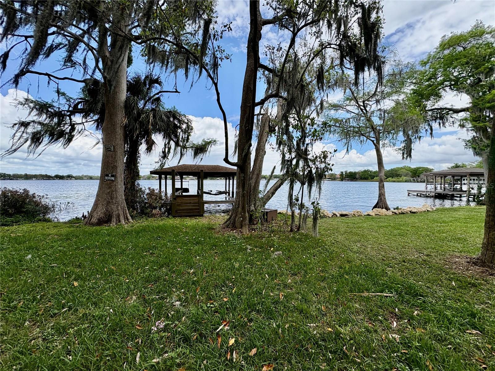 Image 20 of 24 For 438 Lakeview Avenue