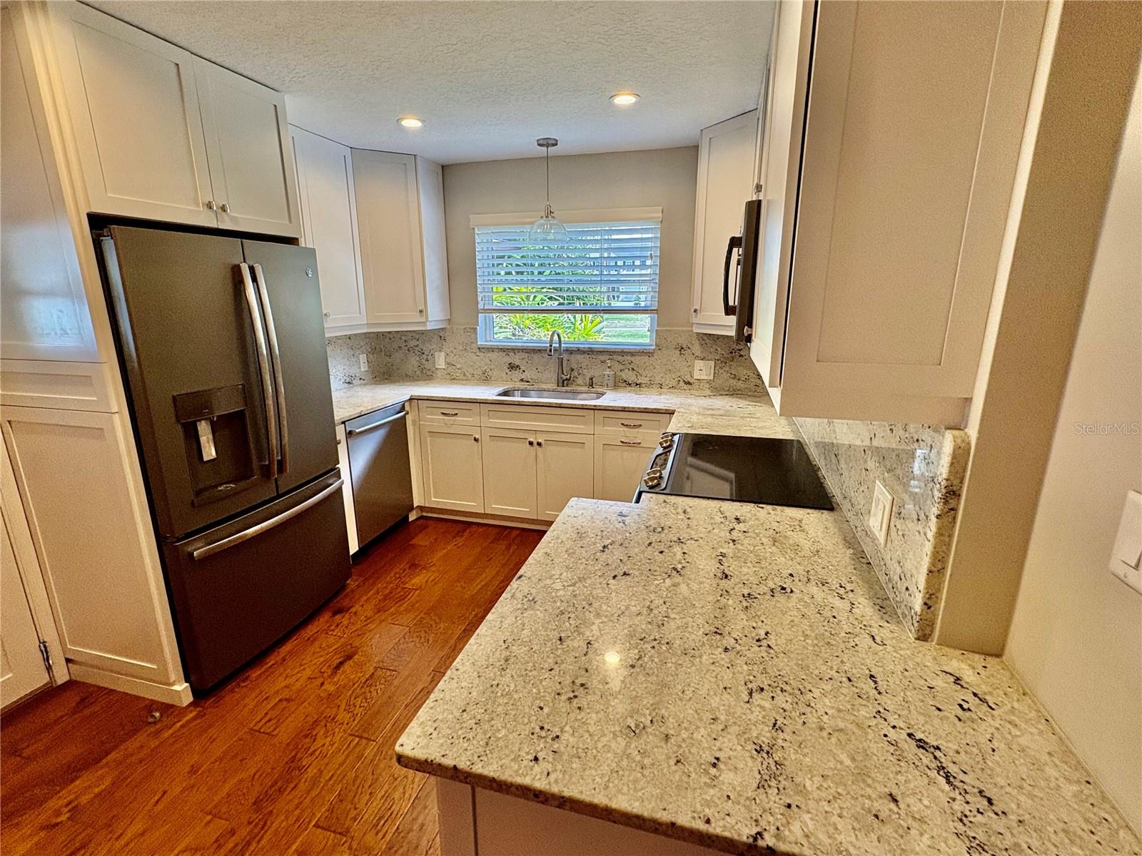 Image 3 of 24 For 438 Lakeview Avenue