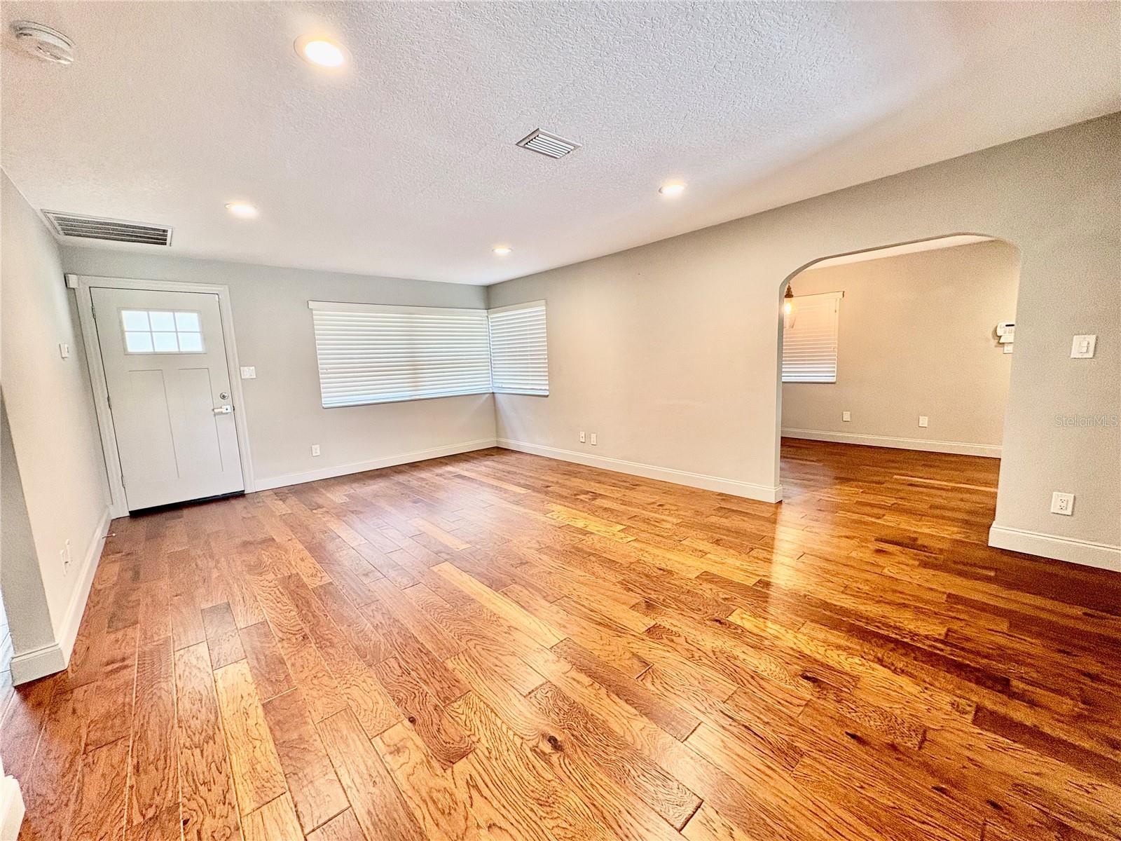 Image 6 of 24 For 438 Lakeview Avenue