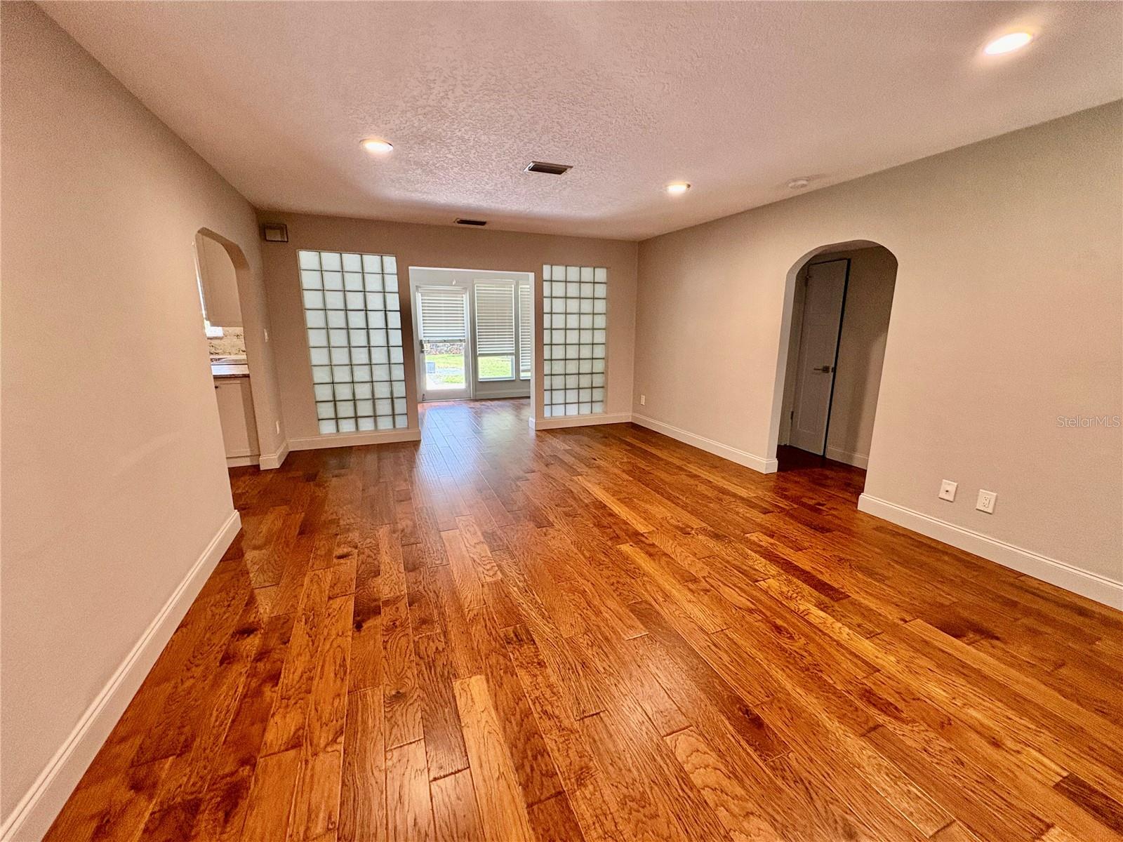 Image 7 of 24 For 438 Lakeview Avenue