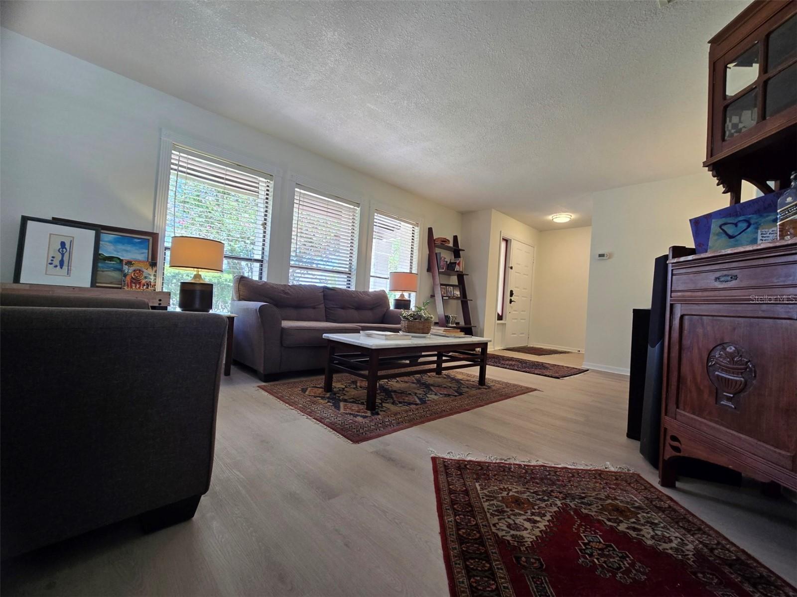 Image 6 of 33 For 8629 Granada Boulevard