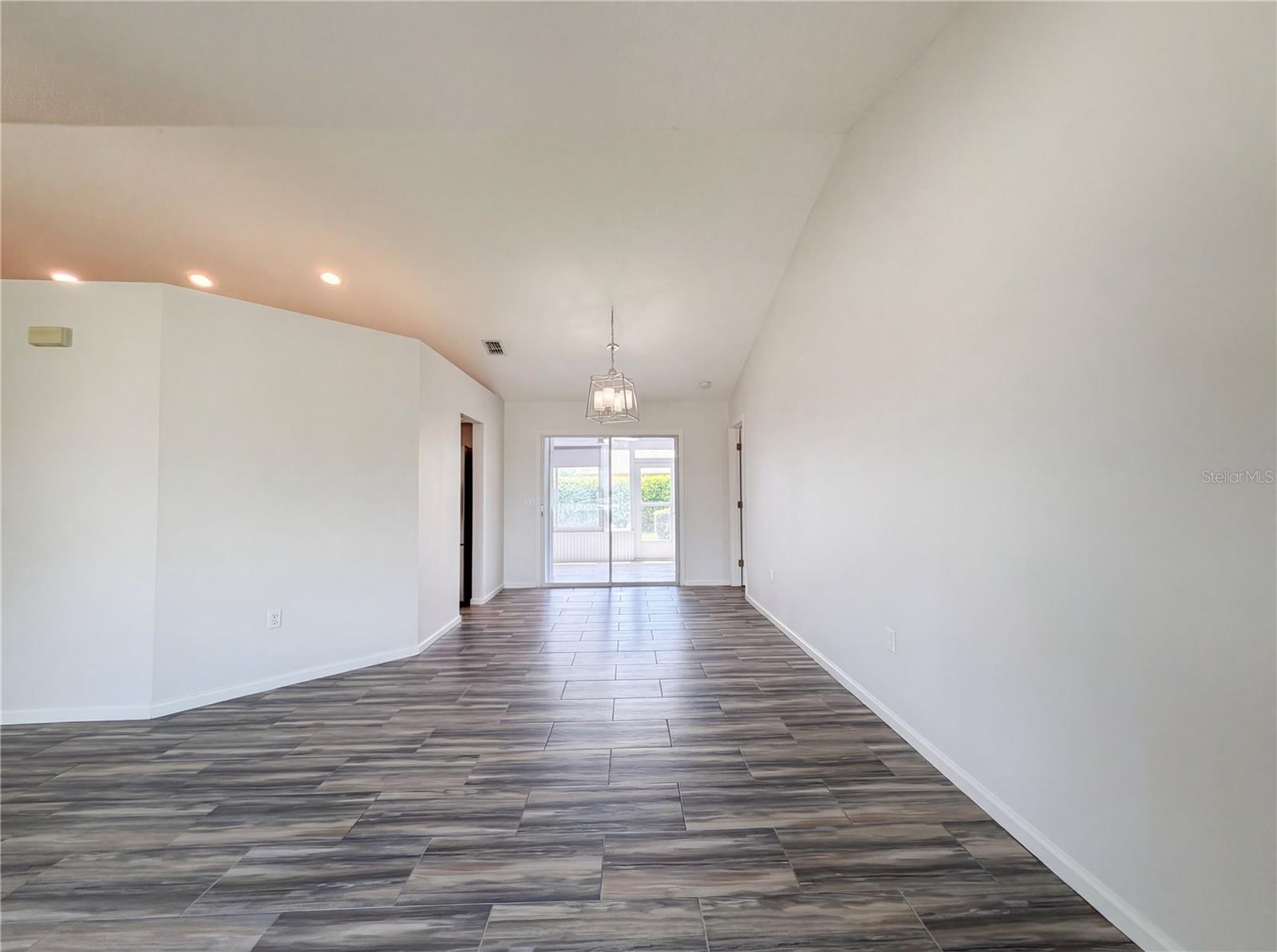 Image 10 of 30 For 245 Park Forest Boulevard 152