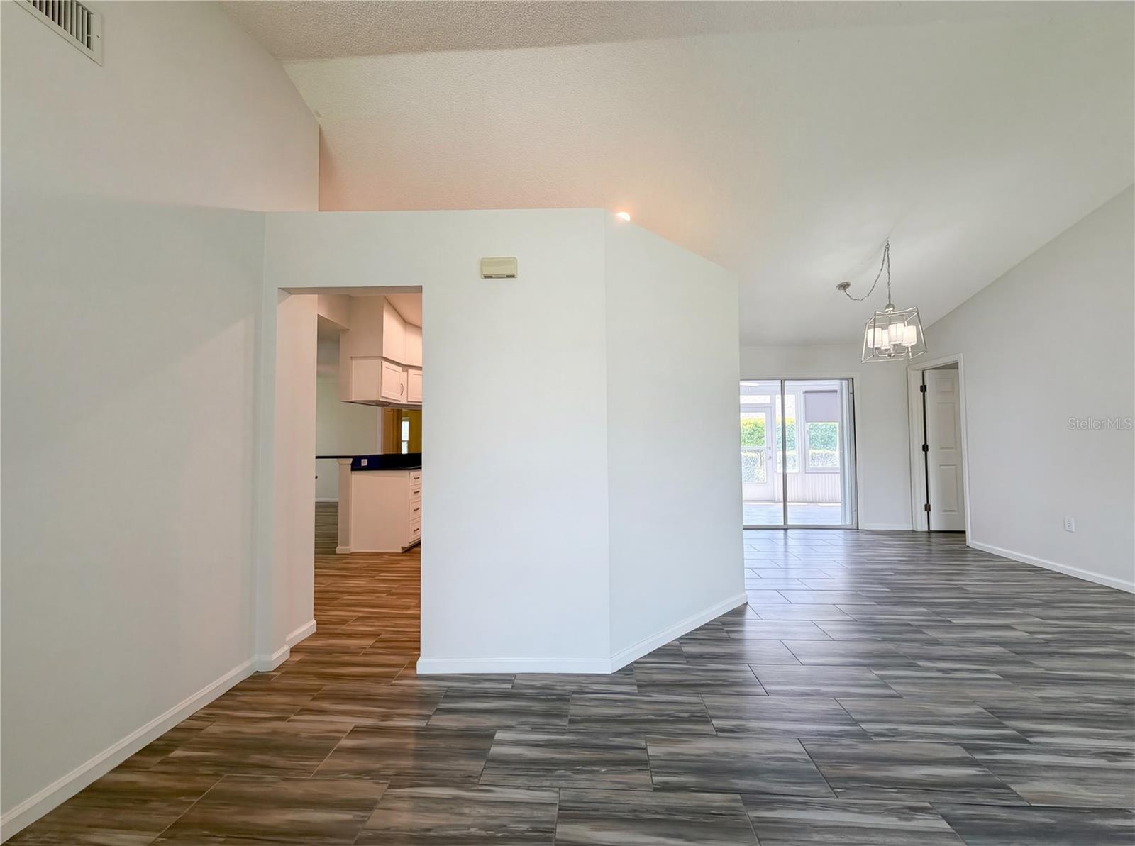 Image 9 of 30 For 245 Park Forest Boulevard 152