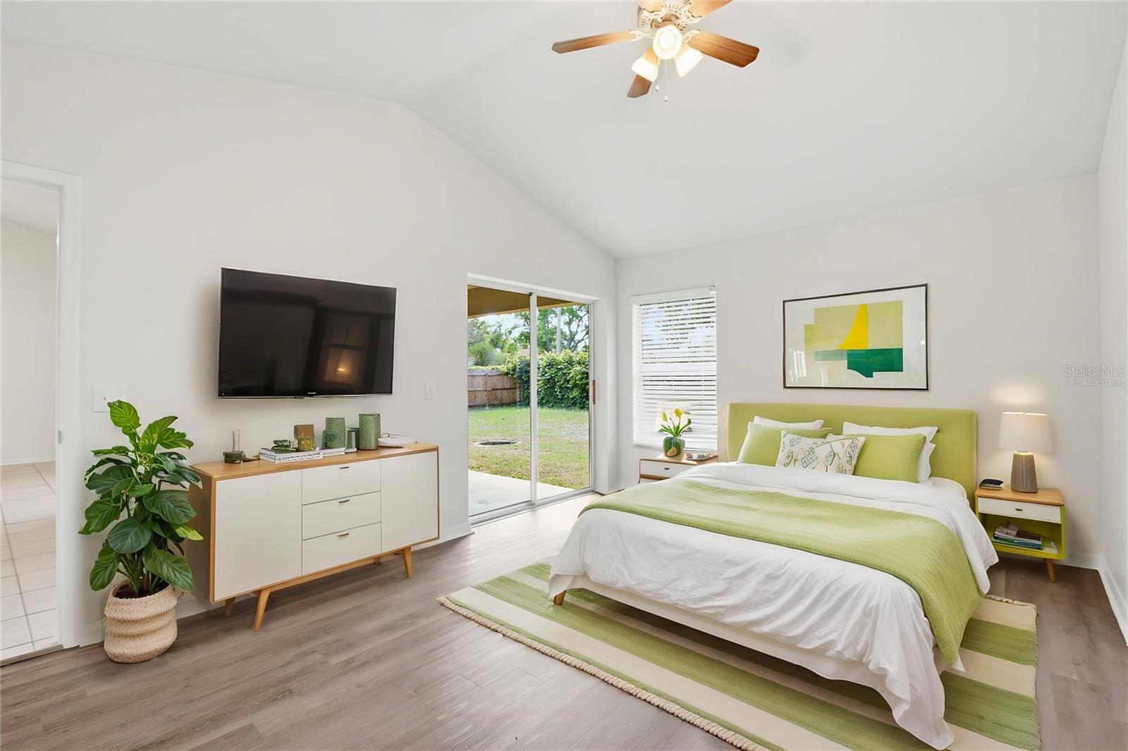 Listing photo id 8 for 11906 Timberhill Drive