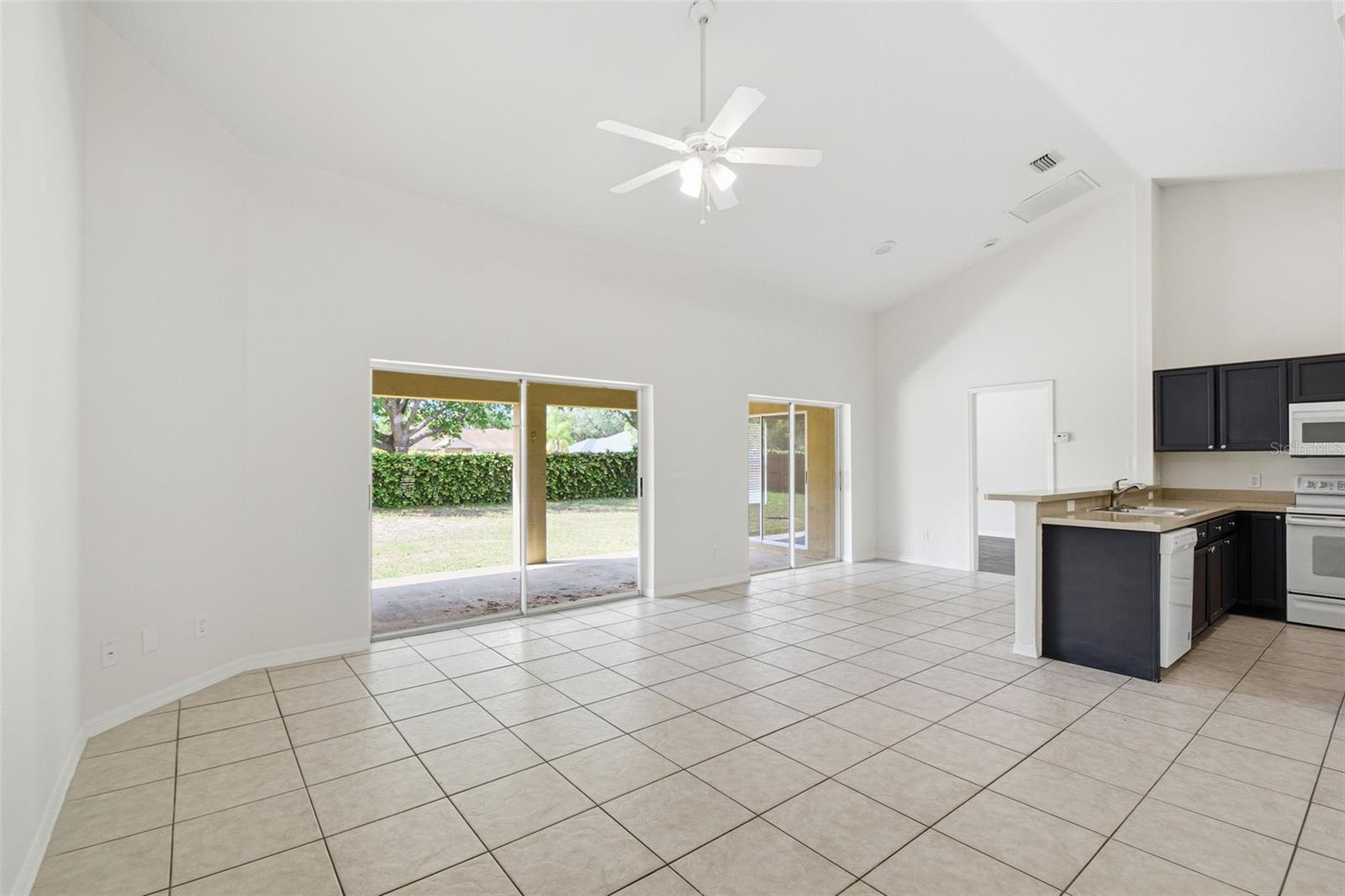 Listing photo id 14 for 11906 Timberhill Drive