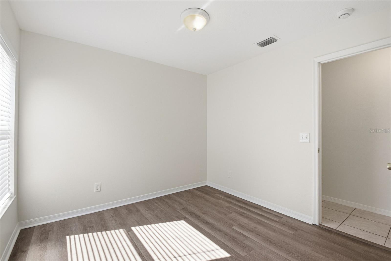 Listing photo id 27 for 11906 Timberhill Drive