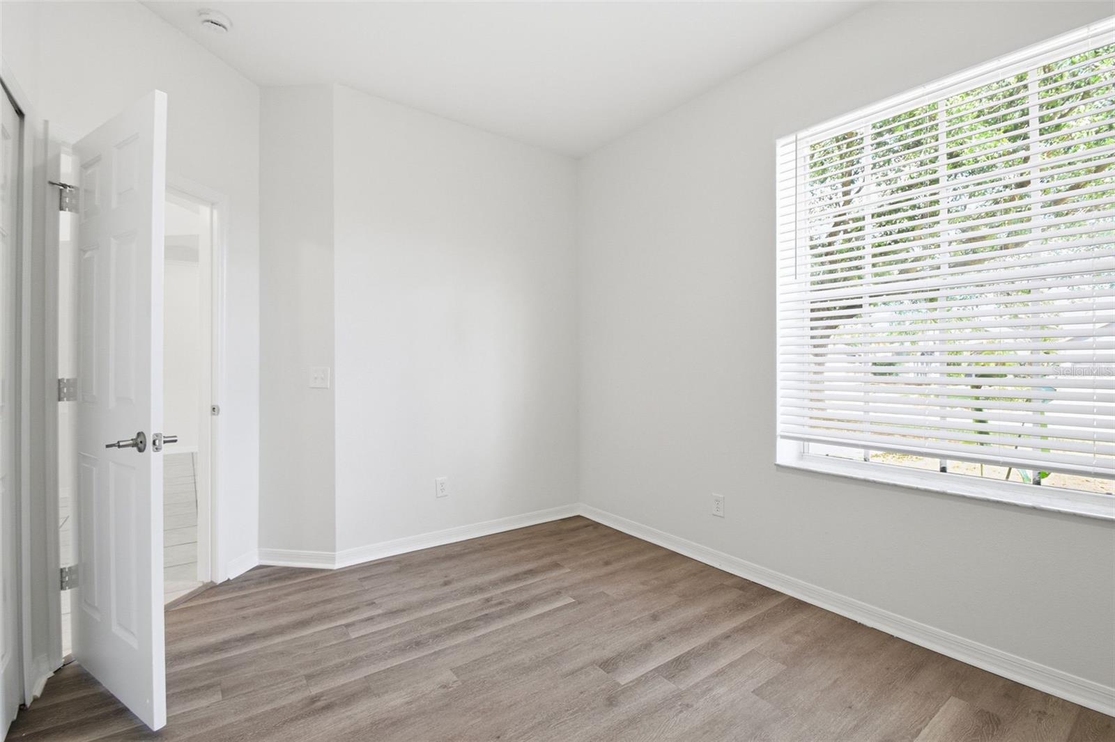 Listing photo id 30 for 11906 Timberhill Drive