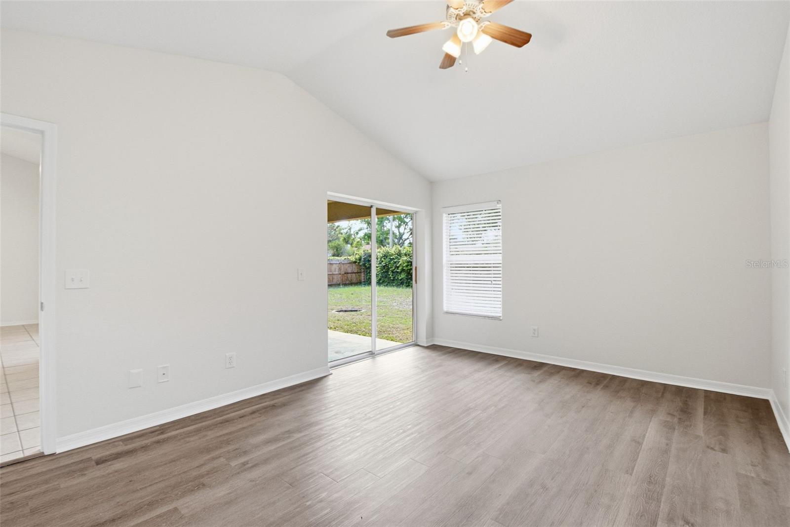 Listing photo id 34 for 11906 Timberhill Drive