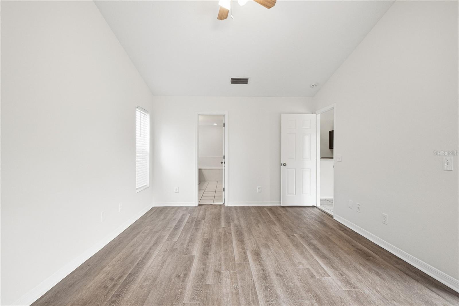 Listing photo id 35 for 11906 Timberhill Drive