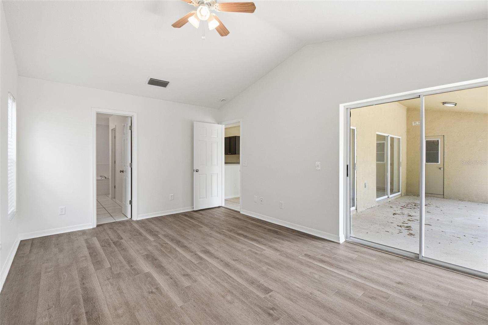 Listing photo id 36 for 11906 Timberhill Drive