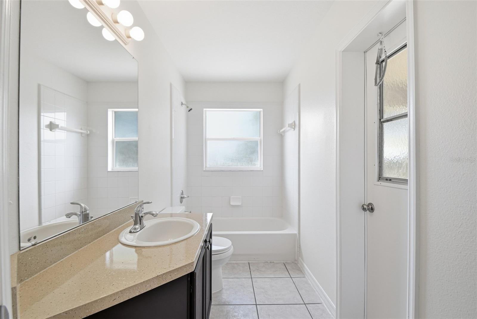 Listing photo id 38 for 11906 Timberhill Drive