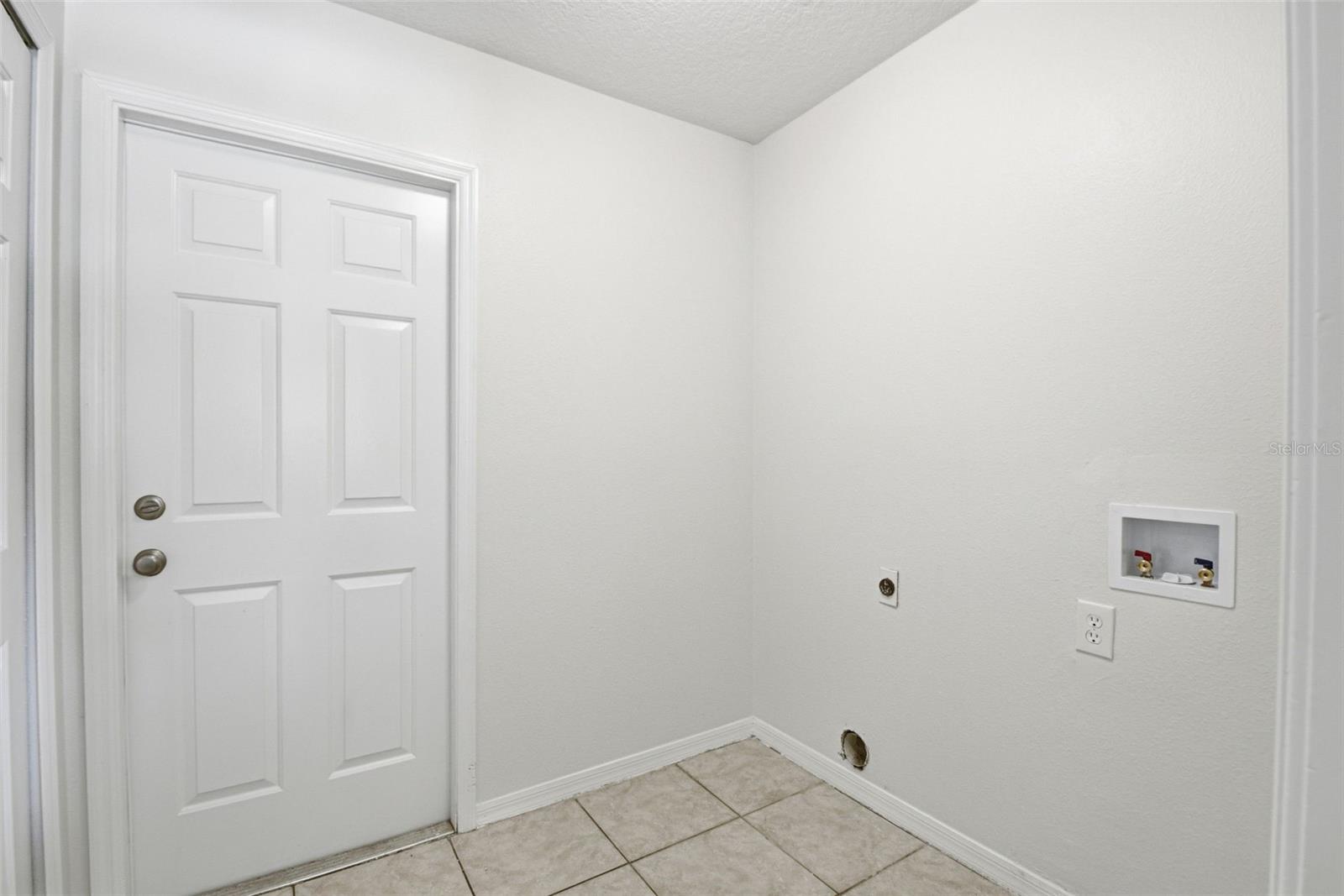 Listing photo id 43 for 11906 Timberhill Drive