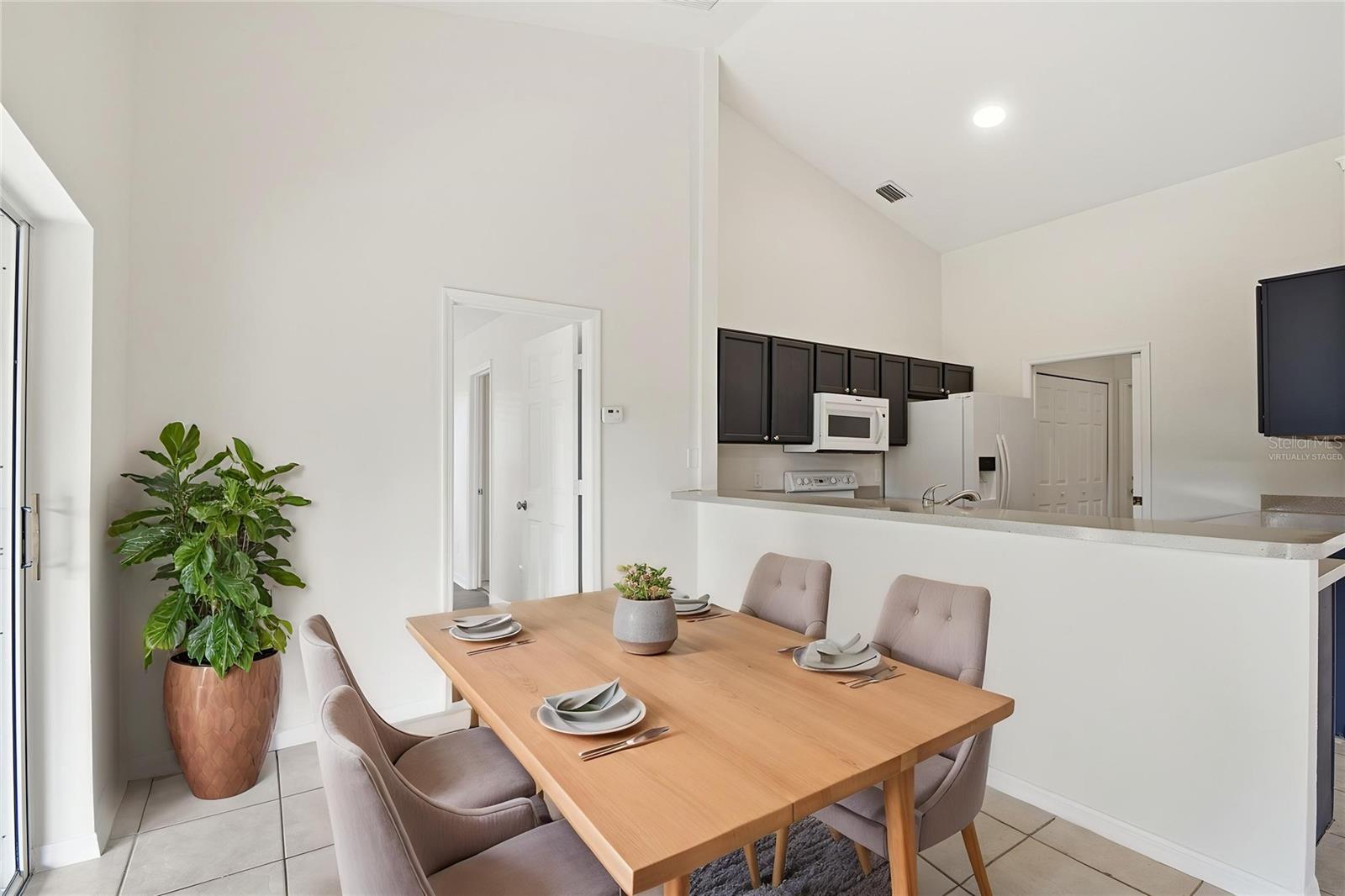 Listing photo id 5 for 11906 Timberhill Drive