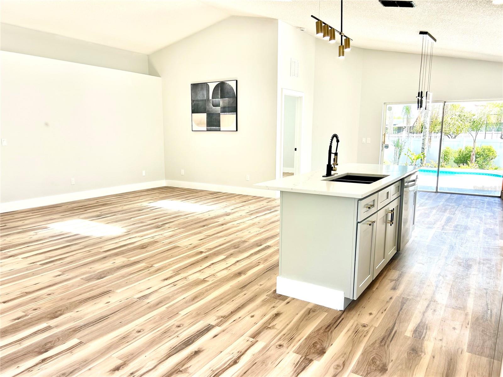 Image 10 of 32 For 154 Woodbury Pines Circle