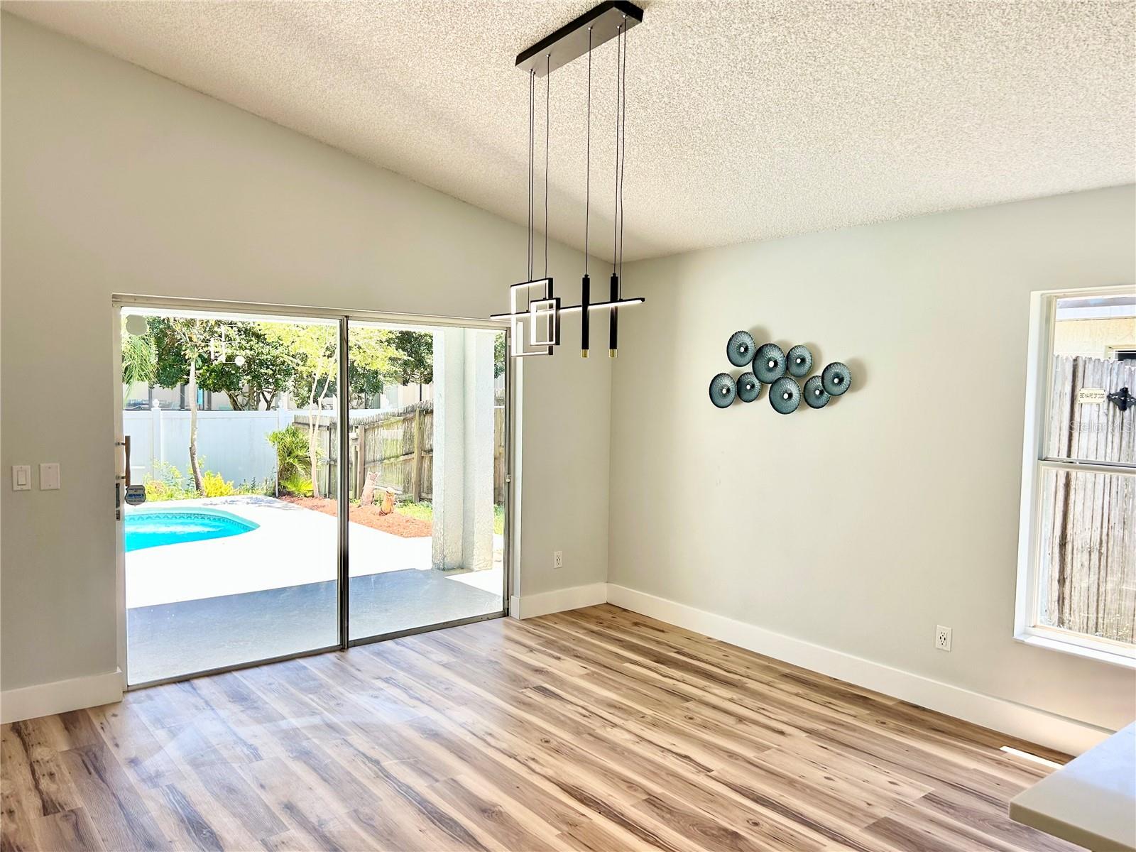 Image 11 of 32 For 154 Woodbury Pines Circle