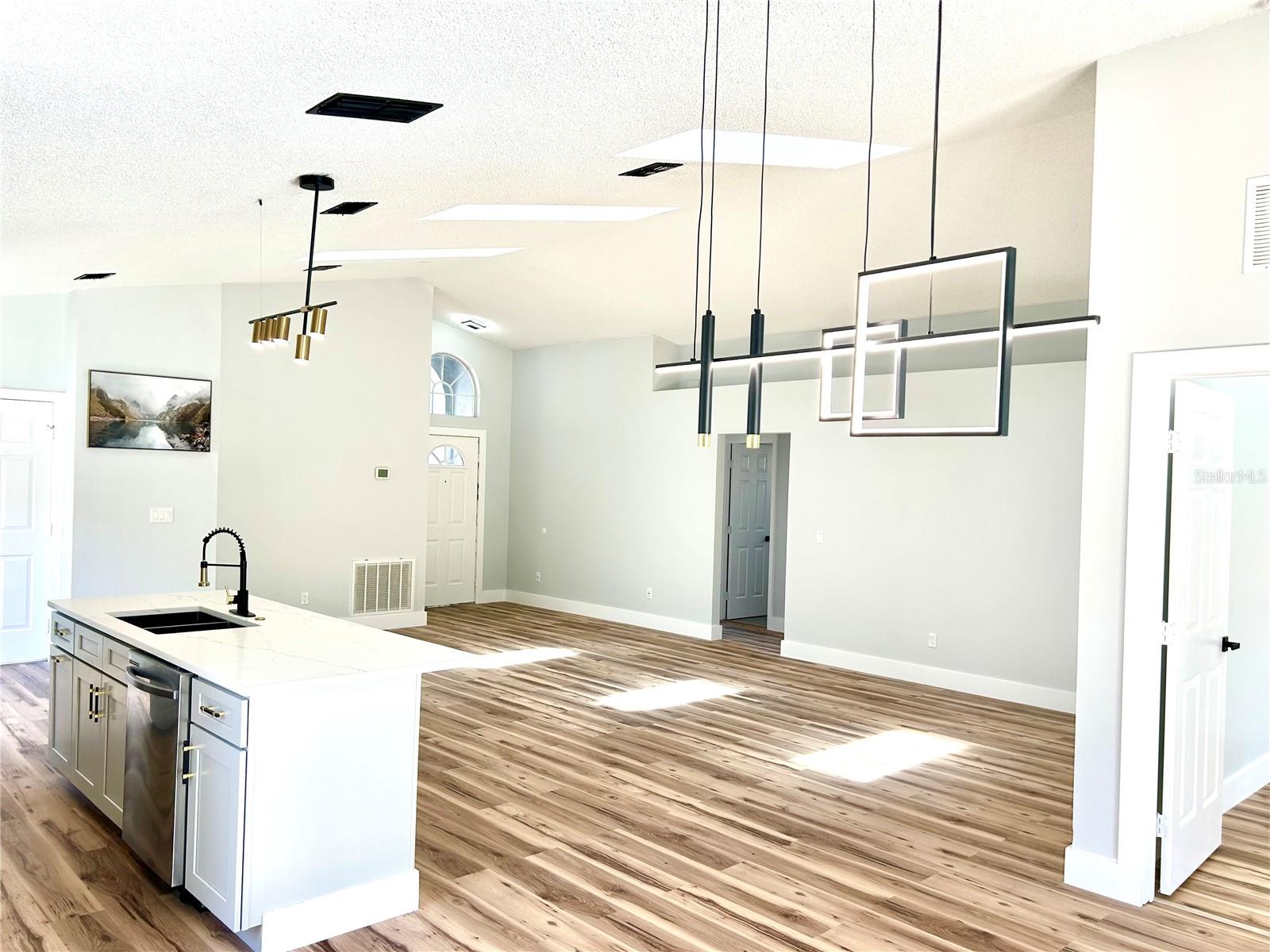 Image 12 of 32 For 154 Woodbury Pines Circle