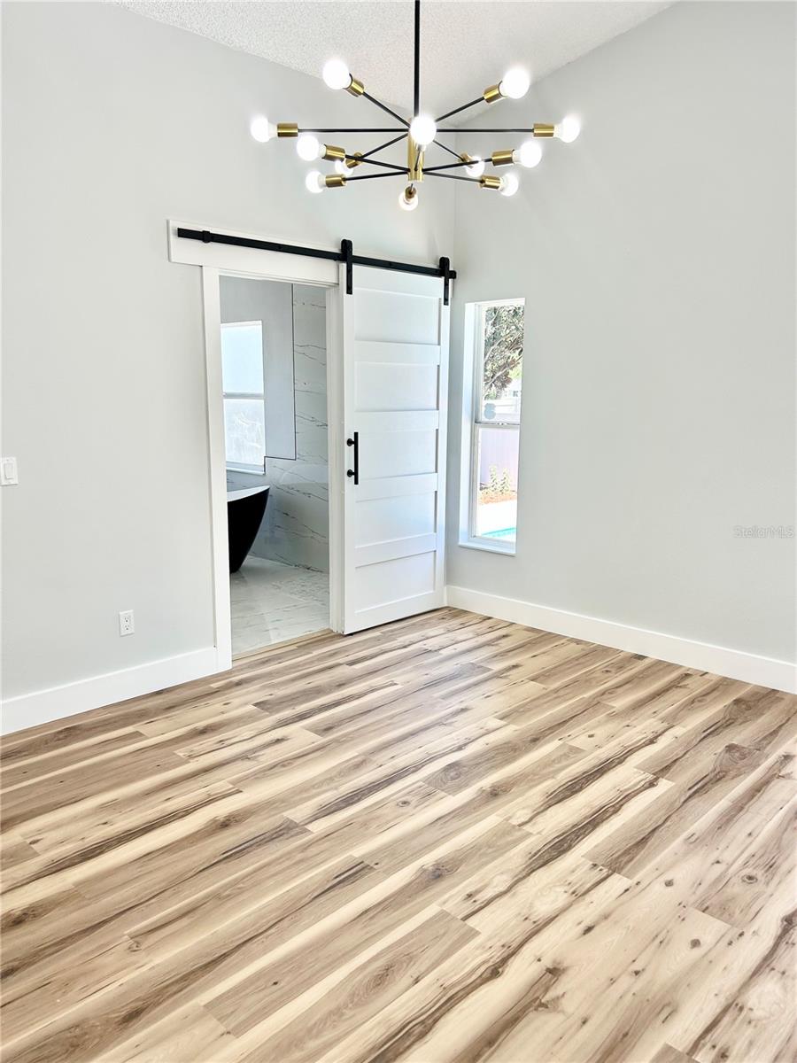 Image 13 of 32 For 154 Woodbury Pines Circle