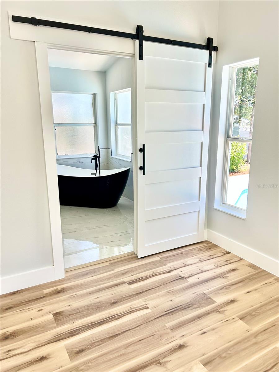 Image 14 of 32 For 154 Woodbury Pines Circle