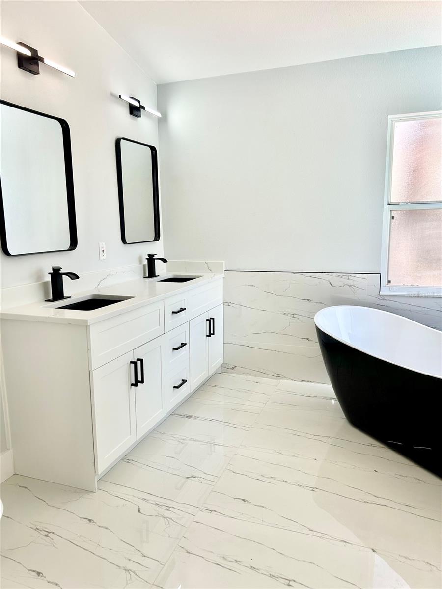 Image 15 of 32 For 154 Woodbury Pines Circle