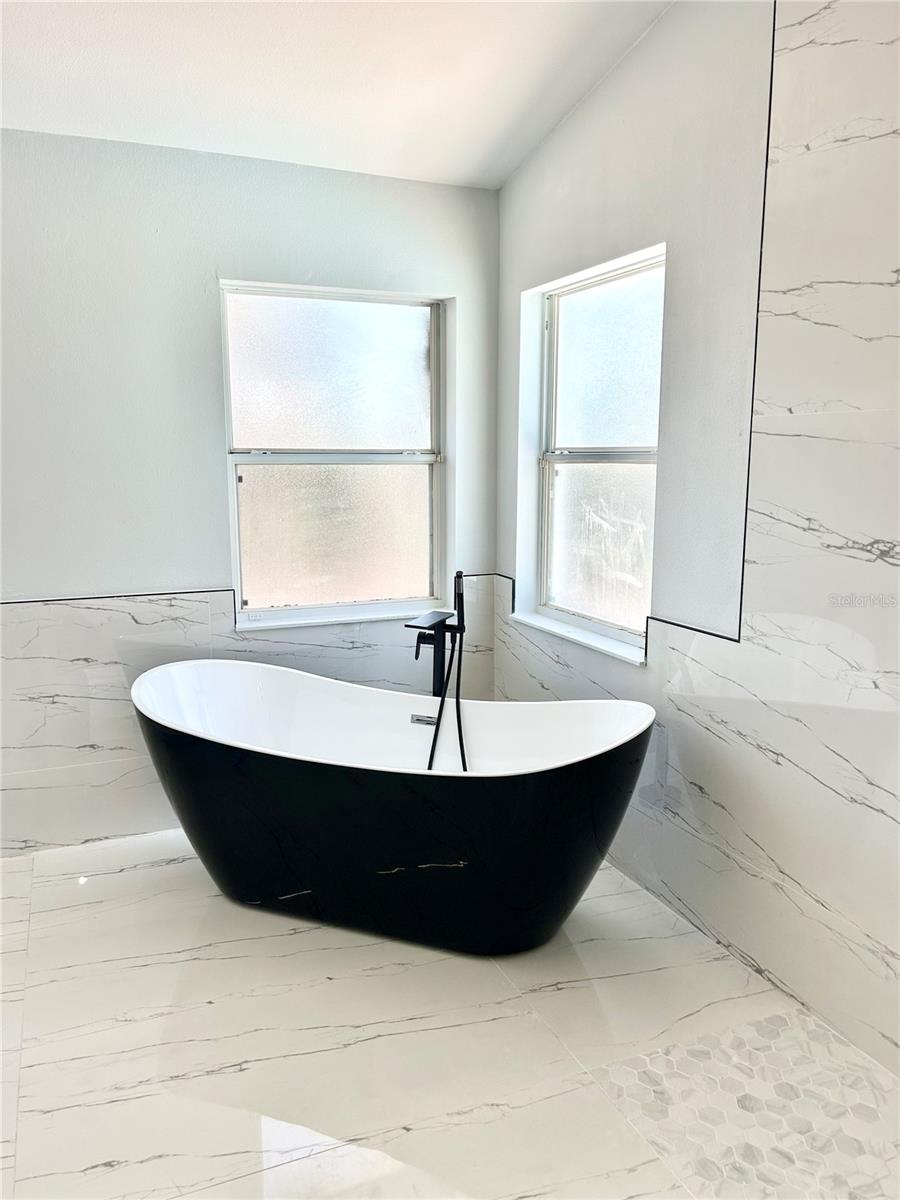 Image 16 of 32 For 154 Woodbury Pines Circle